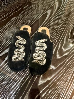 Gucci Black Velvet Slip-On Mules with Crystal Snake Embellishment